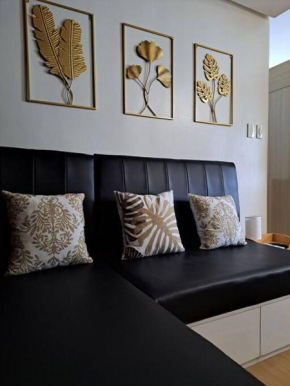 Condo unit up to 10 pax - with Netflix and Boardgames
